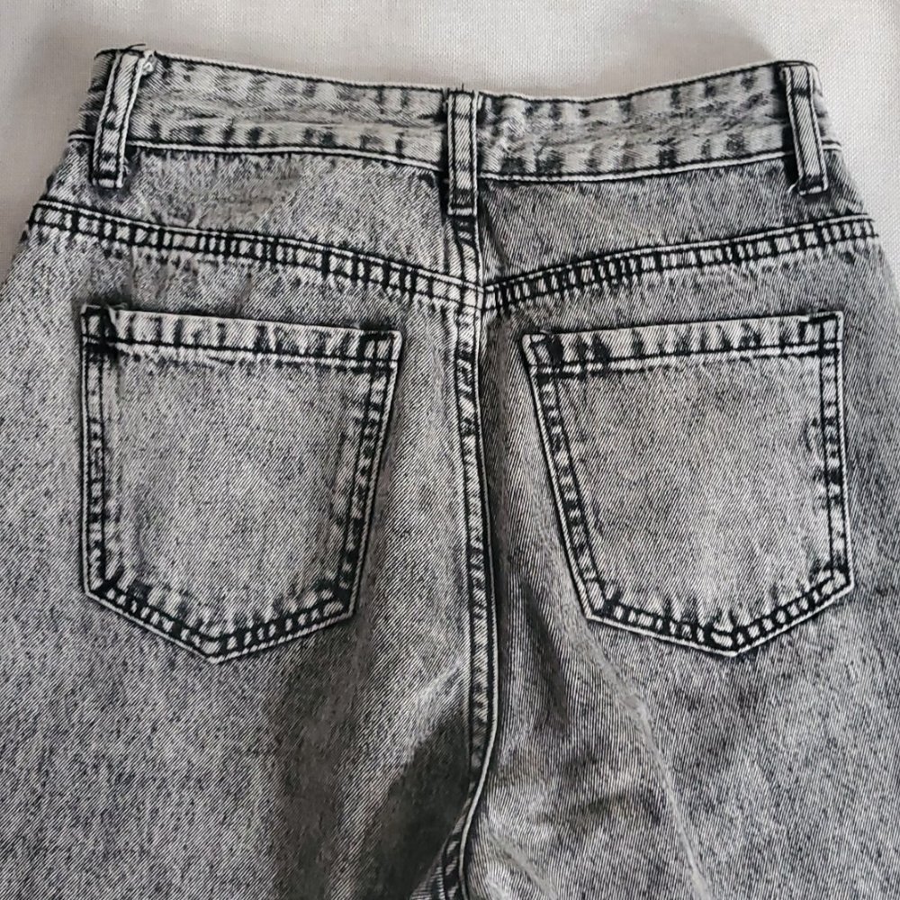 Jeans - Picture 2 of 4